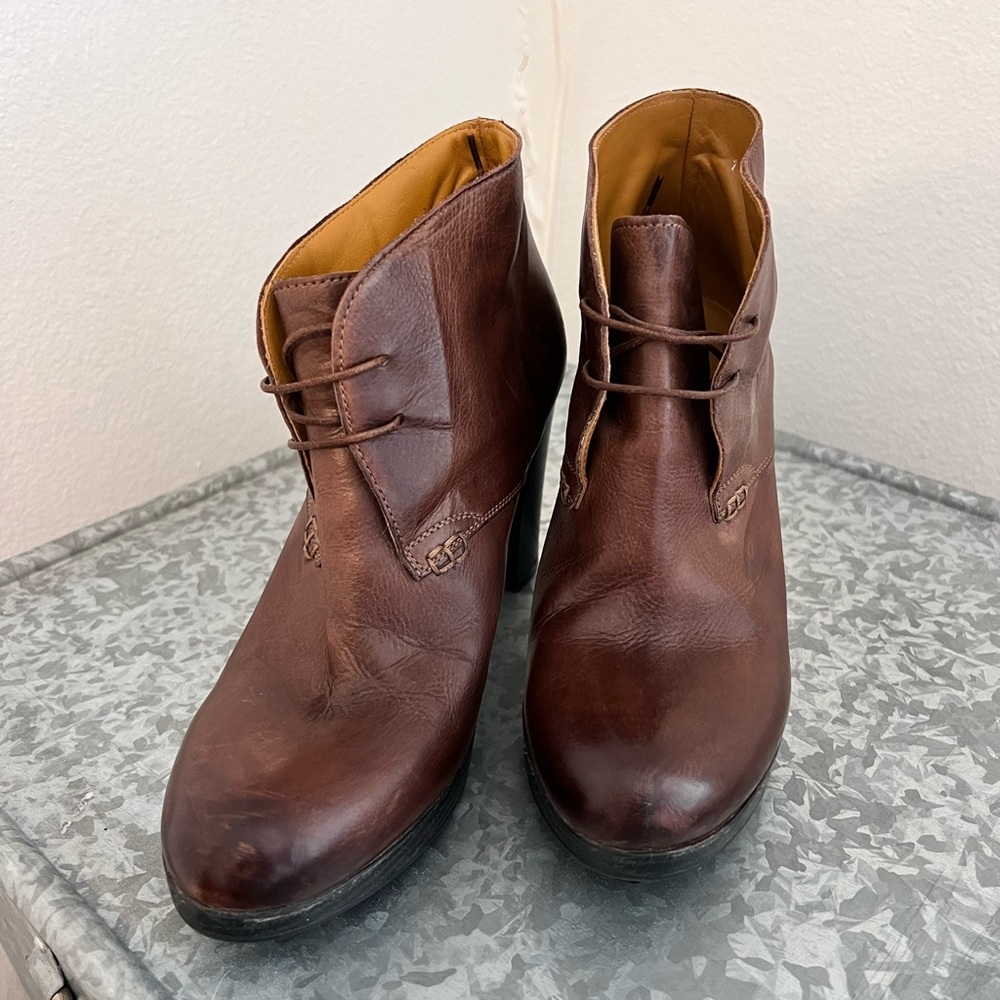 Size 37 Brown Leather Lug sole Bootie